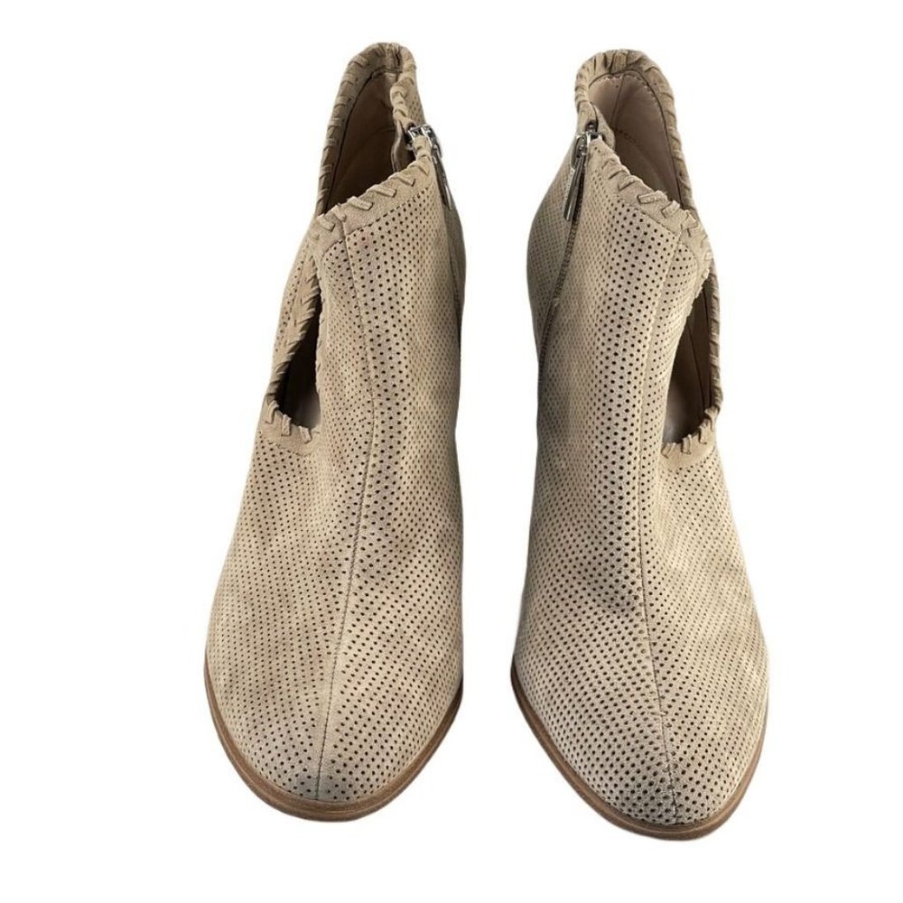 VINCE CAMUTO CHERNLEE Bootie Women Sz Eu 40 US 9M Beige Cut Out Sides Perforated - Picture 2 of 14